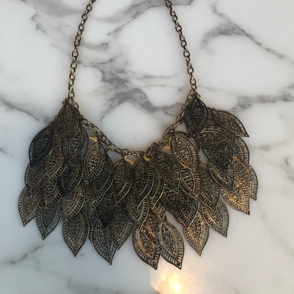 H&M Leaf Necklace - Picture 1 of 4